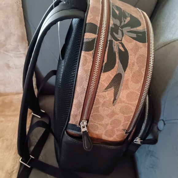 Coach Bow Print Signature Backpack - Picture 4 of 9